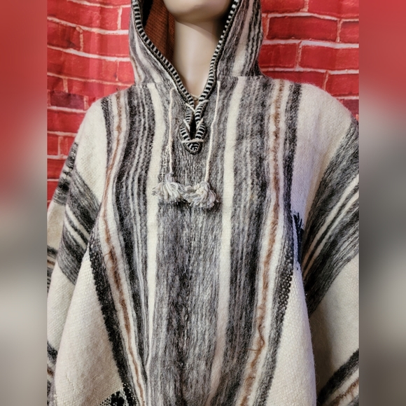 Classic Alpaca wool Hand made Poncho from Peru - unisex REVERSIBLE - Picture 3 of 16
